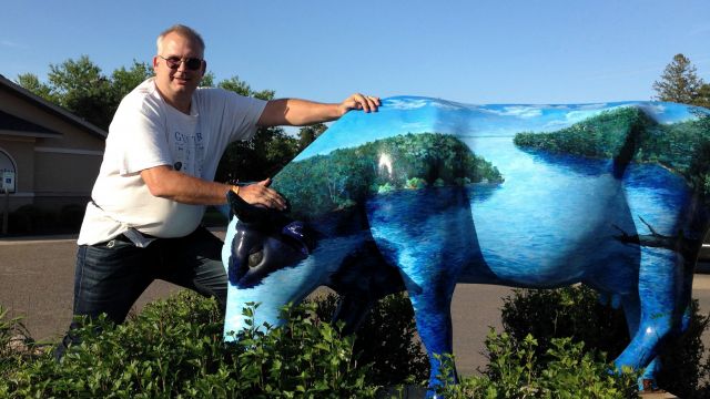 Paul holding horns of Babe the Blue Ox
