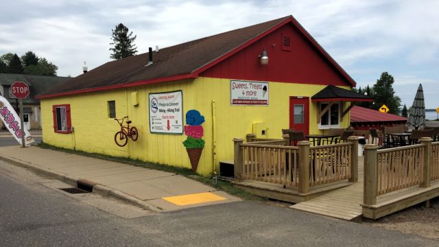 yellow ice cream shop in Phelps, WI
