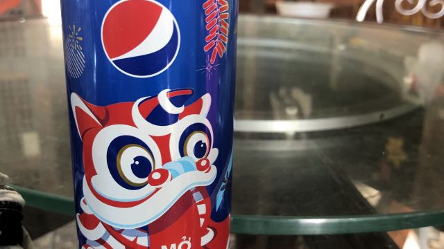 can of Pepsi with Vietnamese label