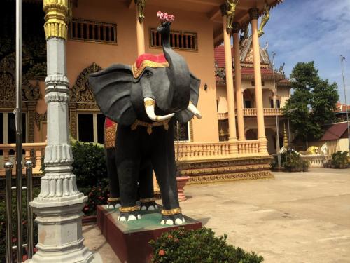 photo of elephant statue