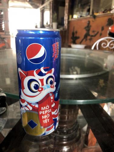 can of Pepsi with Vietnamese label